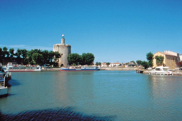 Ciudad fortificada de Aigues Mortes-turismo fluvial-viatges sant andreu