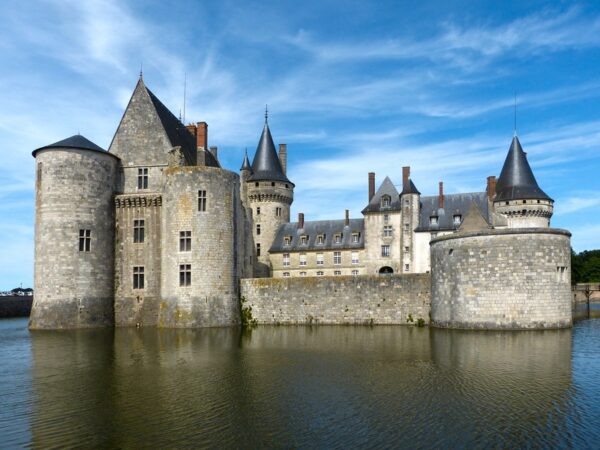 Loira-Turismo-fluvial-lujo-Francia-Viatges-sant-Andreu-castillo-canal