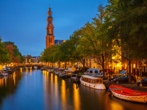 Holanda-Turismo-fluvial-lujo-Viatges-Sant-Andreu-canal-barcas