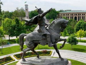 Estatua ecuestre de Amir Timur en Tashkent, Uzbekistán